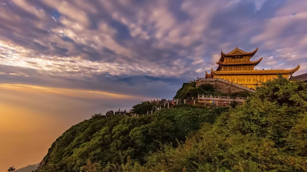 10 factos interessantes sobre o Monte Emei