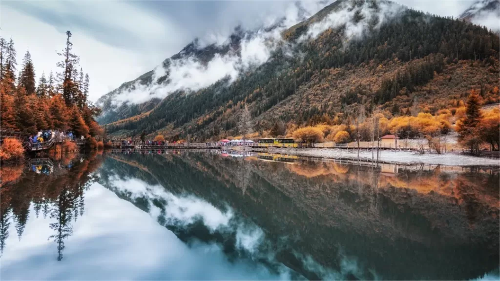 Zelf rijden langs nationale snelweg 318 in Sichuan