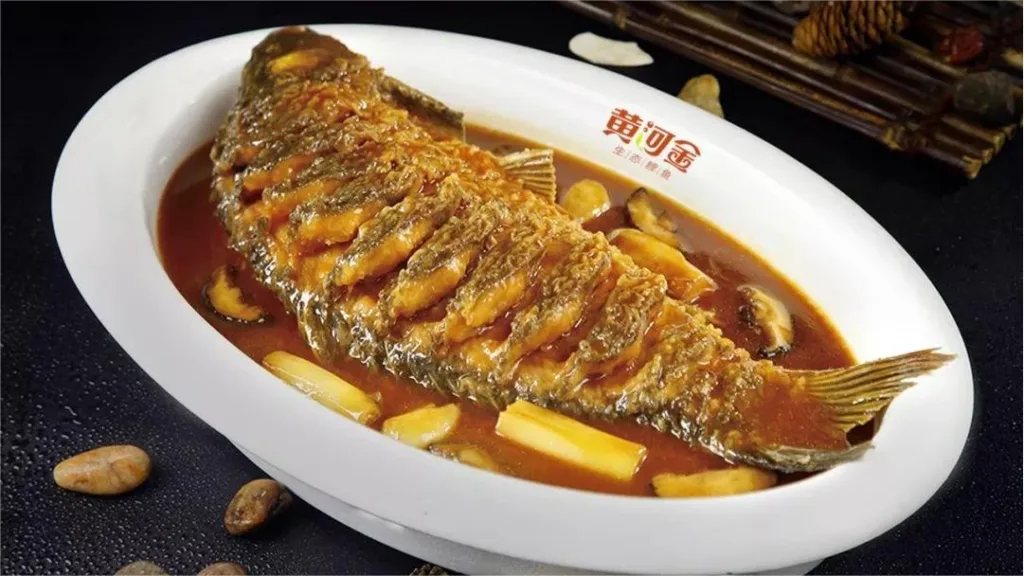 Carpa de río amarilla estofada: un plato icónico de Henan