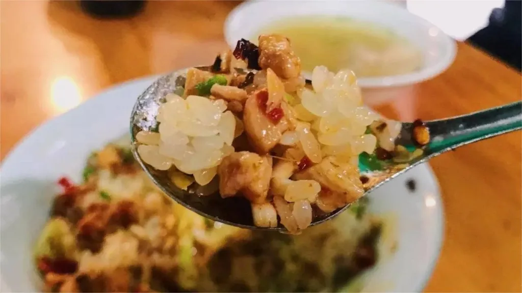 Glutinous Chili Rice Bowl - een beroemde snack in Guizhou