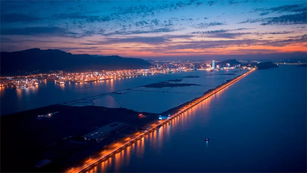 Barrera marina occidental de Lianyungang - Ubicación y puntos destacados