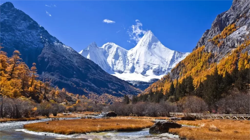 Le pic Chenresig dans la réserve naturelle de Yading