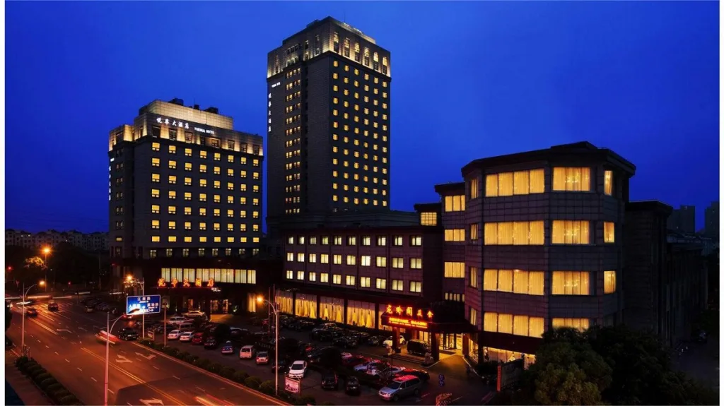 Shanghai Yuehua Hotel – Location and Features