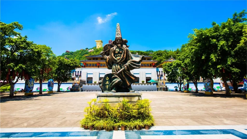 Statues in Fengdu Ghost City