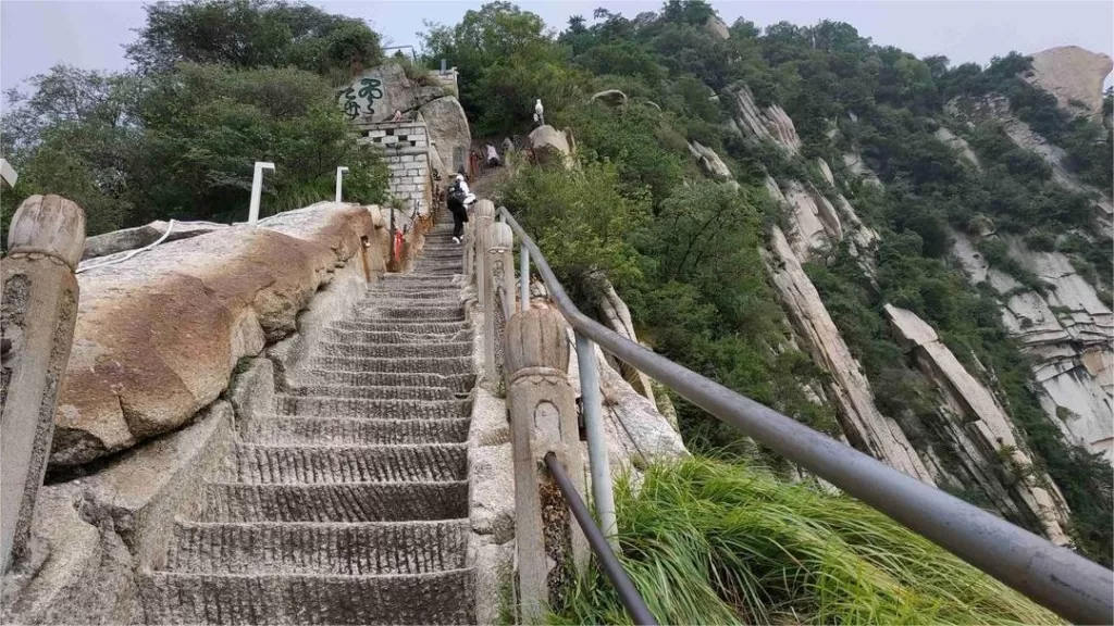 Précipice de mille pieds au Mont Hua