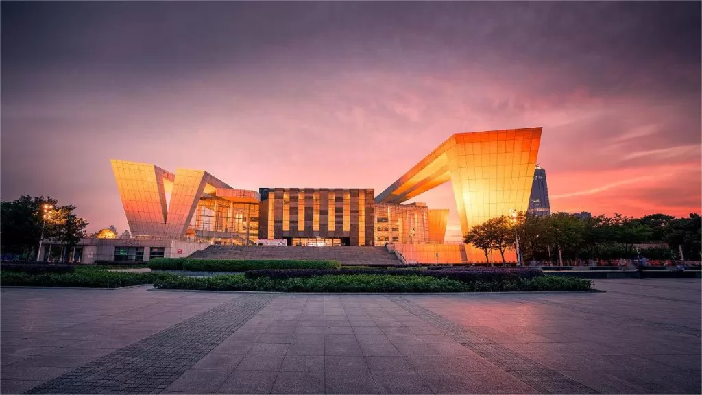 Wuhan Qintai Grand Theater - Emplacement et installations