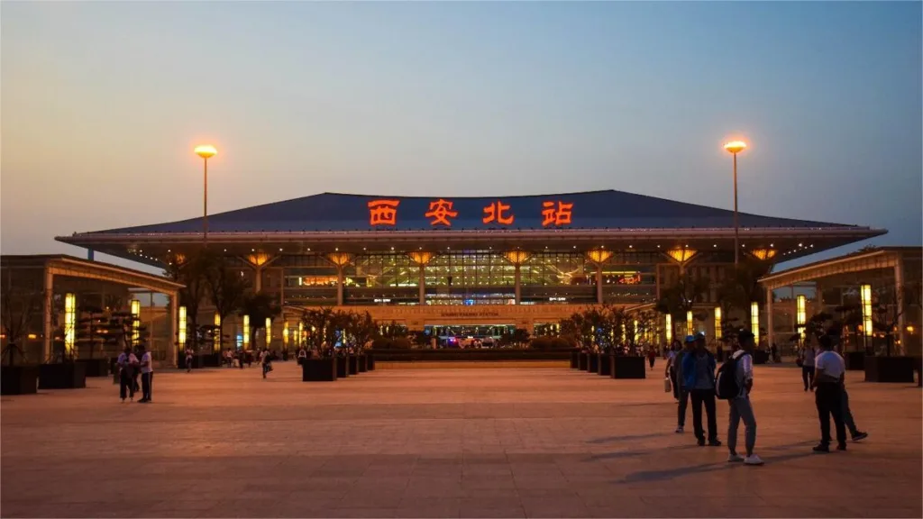 Het noordelijke treinstation van Xi'an: Een samensmelting van moderne functionaliteit en oude charme