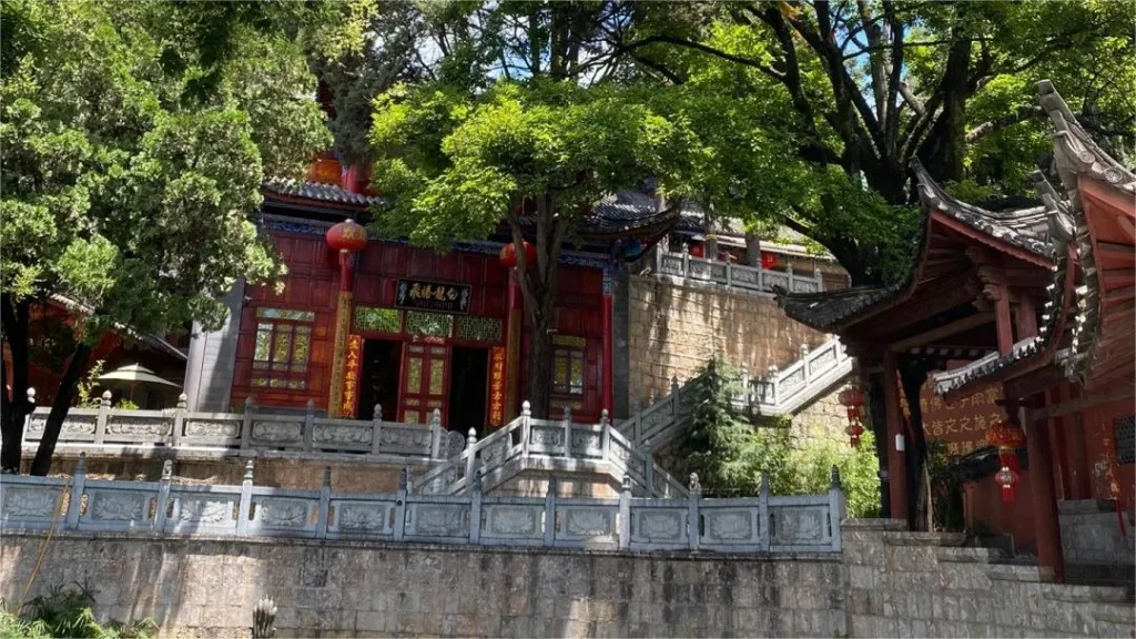 丽江白马龙潭寺 - 门票、开放时间、位置和亮点