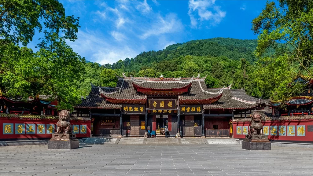 Baoguo Tempel in Mount Emei - Ticketprijs, openingstijden, locatie en tips