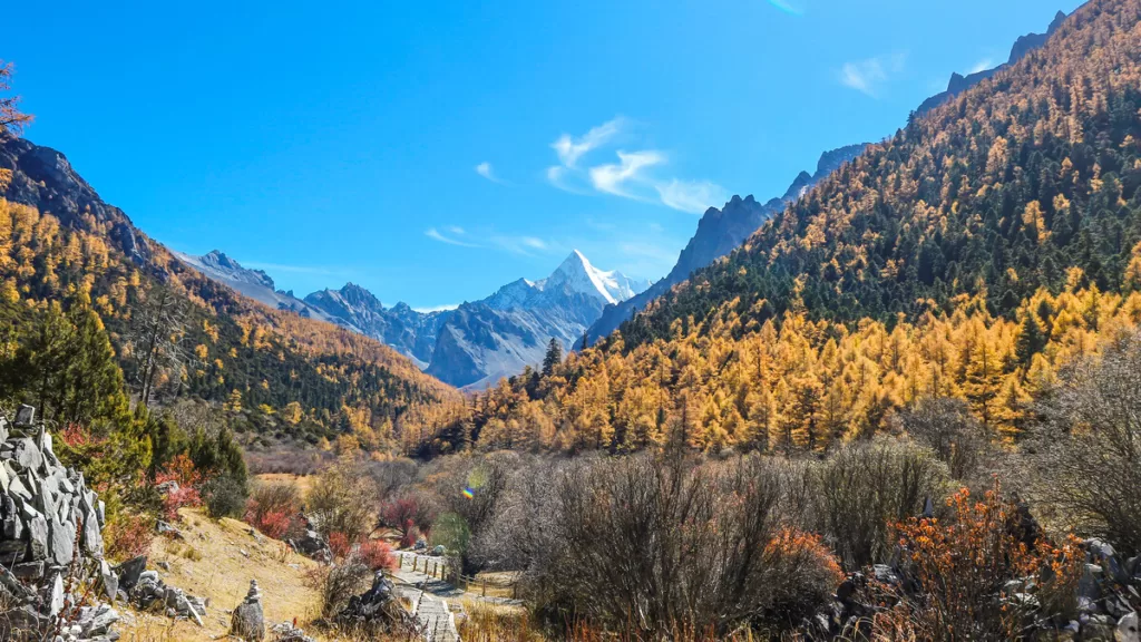 Die beste Reisezeit für das Yading-Naturreservat