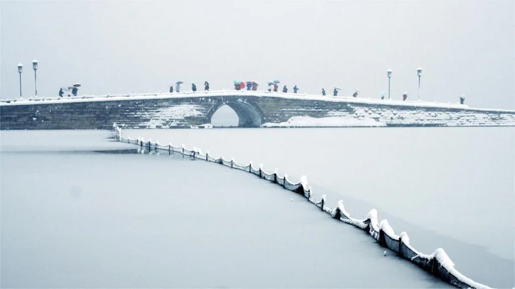 Broken Bridge of West Lake - Kaartje, openingstijden, locatie en hoogtepunten