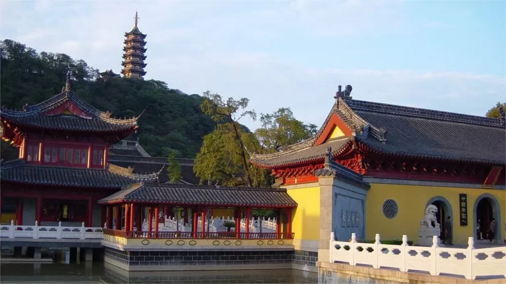 Dinghui-Tempel, Zhenjiang - Eintrittskarten, Öffnungszeiten, Lage und Highlights