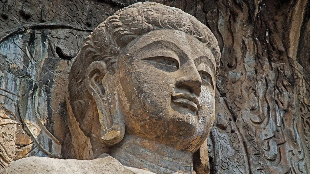 Fengxian-Tempel in den Longmen-Höhlen - ein Testament der buddhistischen Kunst der Tang-Dynastie