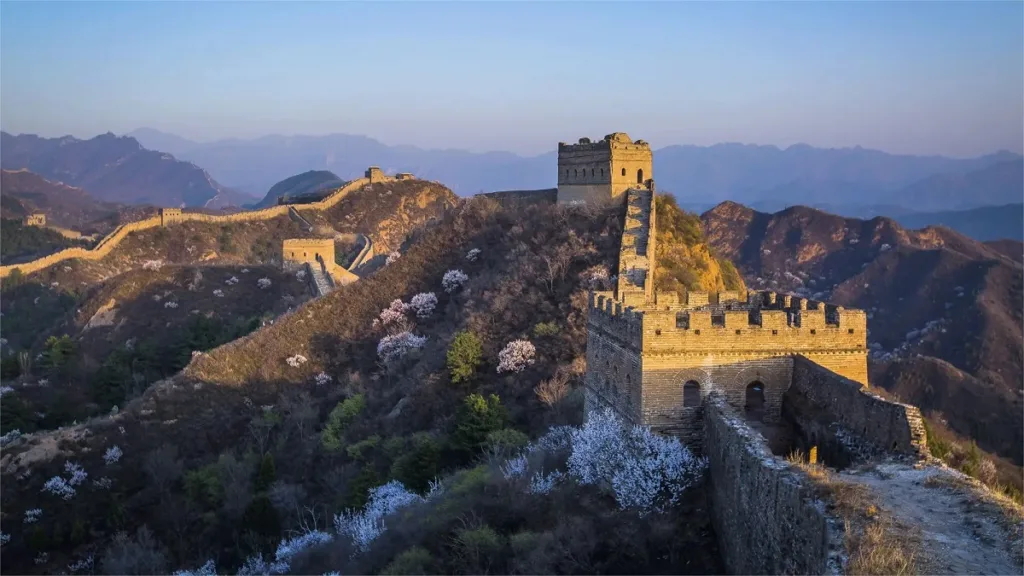 Wie kehrt man von der Großen Mauer von Jinshanling nach Peking zurück?