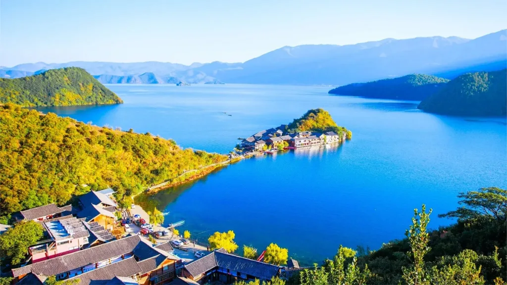 Explorando la isla Lige: Una joya cultural en el lago Lugu