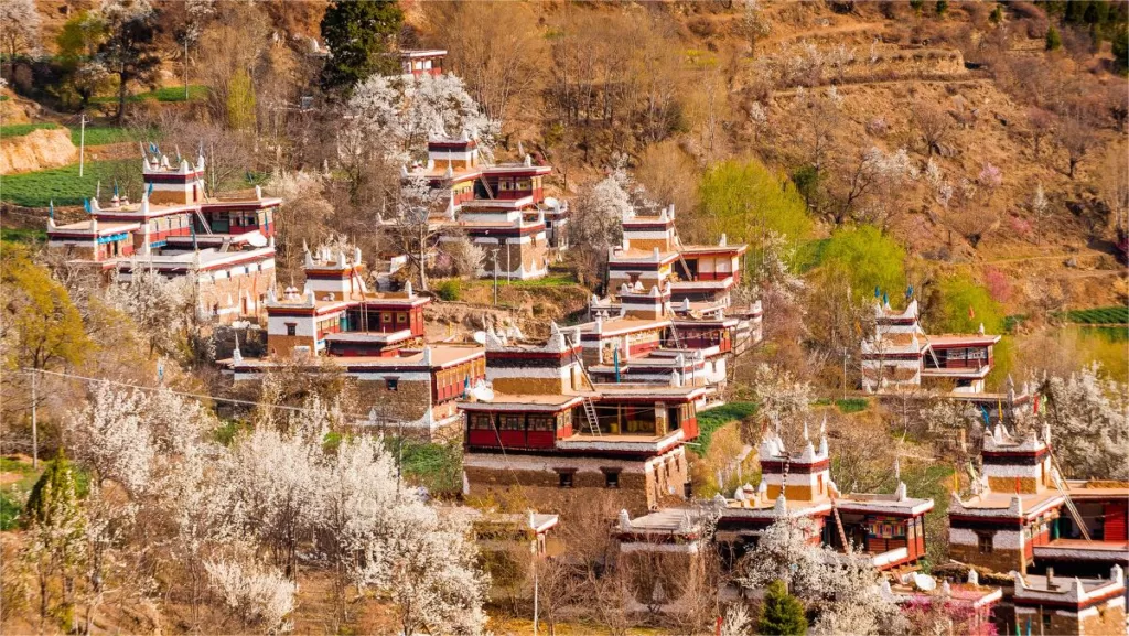 Jiaju Tibetan Village - Toegangsprijs, openingstijden, locatie en hoogtepunten