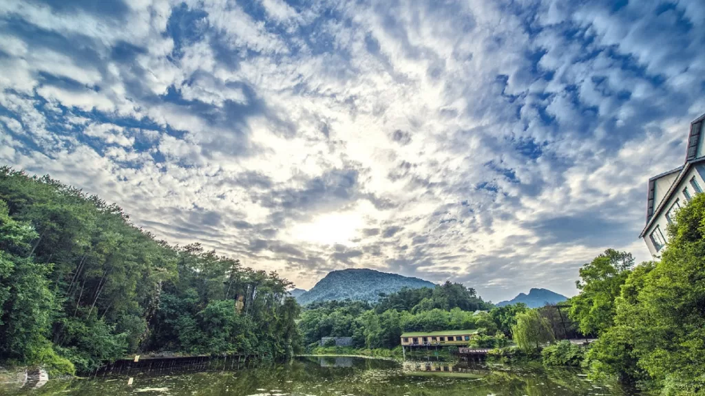 Lingxiu Hot Spring in Mount Emei - Ticketprijs, openingstijden, locatie en hoogtepunten