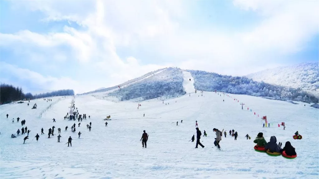 龙江坪国际滑雪场 - 门票、开放时间、位置和亮点