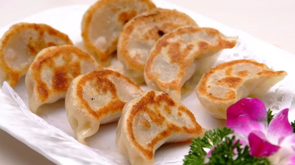 Ji Zhi Guo Tie (Pan-Fried Chicken Juicy Dumplings)