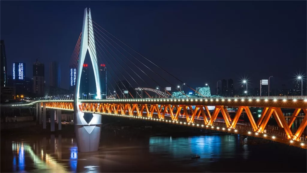 Die Qiansimen-Brücke - ein Wunder der Konnektivität und Schönheit in Chongqing