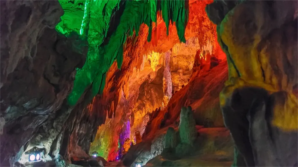 Shenlong Cave, Huangguoshu – Ticket, Opening Hours, Location, and Highlights