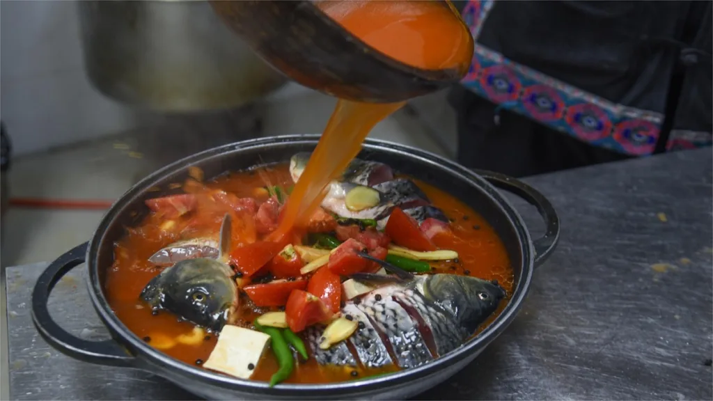 Suan Tang Yu (Poisson bouilli dans une soupe aigre)