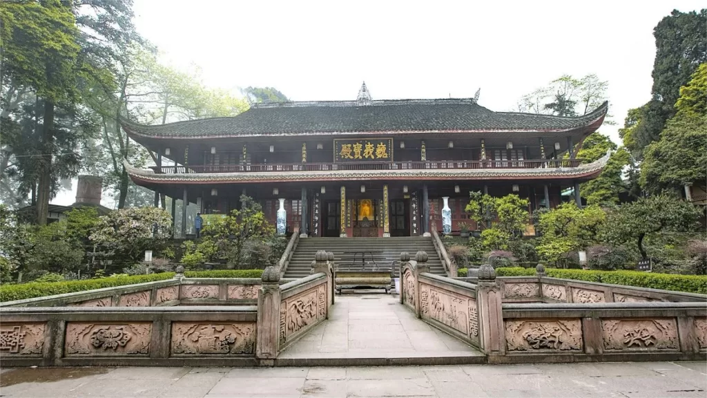 Wannian Tempel in Mount Emei - Ticketprijs, openingstijden, locatie en hoogtepunten