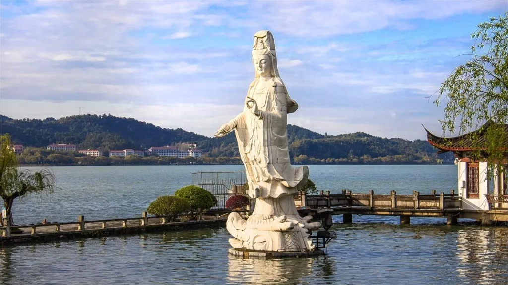 Xiao Putuo sur le lac dongqian - Billet, heures d'ouverture, emplacement et points forts