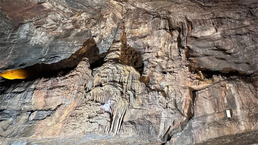 Xuehua Cave, Zhengzhou – Ticket, Opening Hours, Location, and Highlights