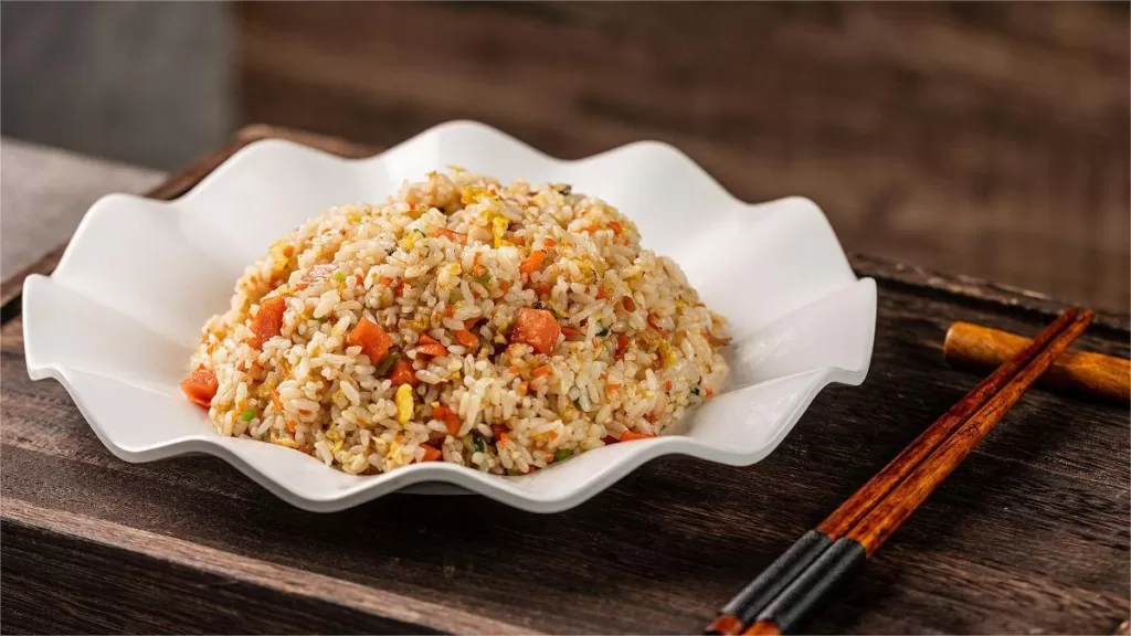 Riz frit de Yangzhou - Un délice culinaire du cœur du Jiangsu