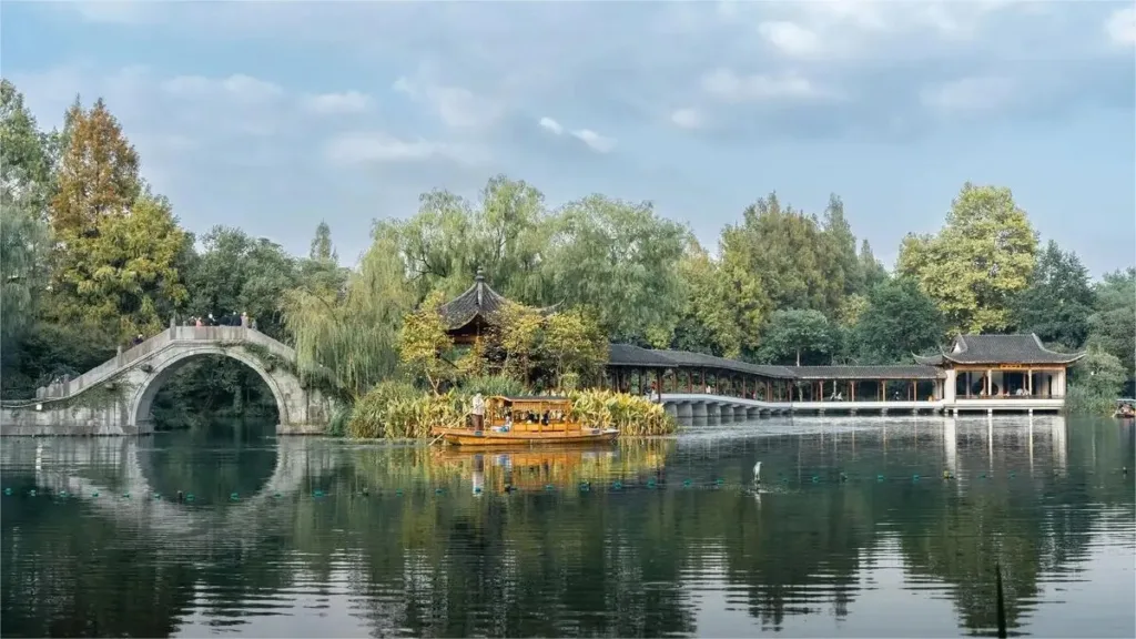 Baía de Yuhu no Lago Oeste - Bilhete, horário de funcionamento, localização e destaques