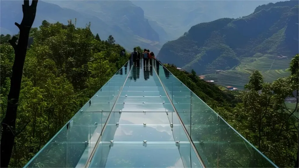 Skywark de cristal en la montaña Yuntain, JIaozuo