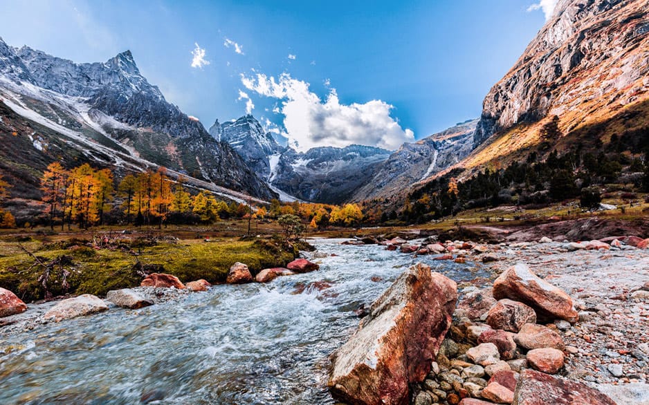<span> Day 2</span>Xinduqiao - Tagong Grassland - Gaoligong Mountain - Moshit Park - Four Girls Mountain Town