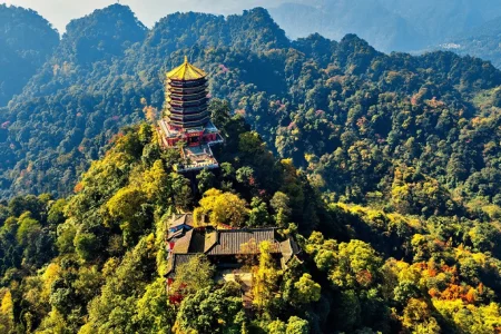 A highly cost-effective five-day tour of Sichuan : Experience the Majestic Buddha, Stunning Emei Views, and Timeless Ancient Towns