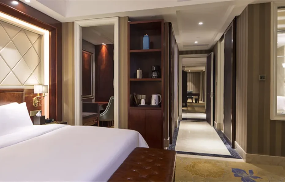 Deluxe Suite – (City View + Small Refrigerator + Luxury Bathtub)