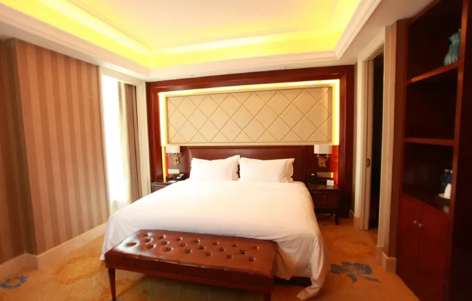 Deluxe Suite – (City View + Small Refrigerator + Luxury Bathtub)