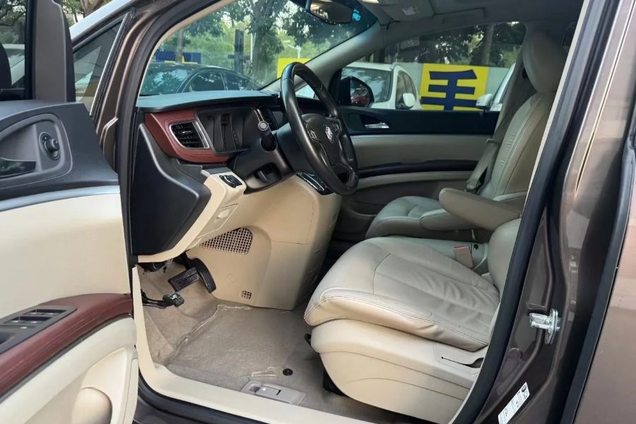 7-seat Buick GL8（Within the city limits）
