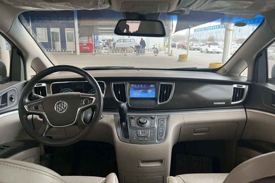 7-seat Buick GL8（Within the city limits）