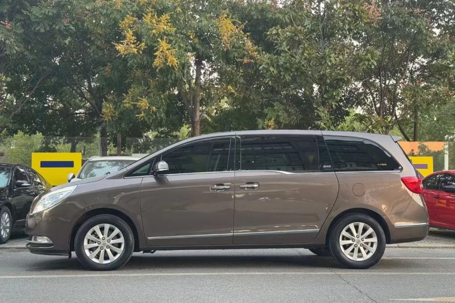 7-seat Buick GL8（Within the city limits）