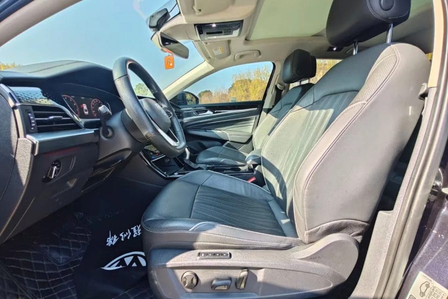 5-seat Volkswagen Passat（Within the city limits）