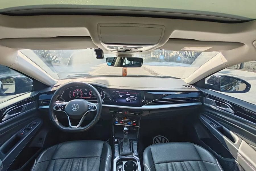 5-seat Volkswagen Passat（Within the city limits）