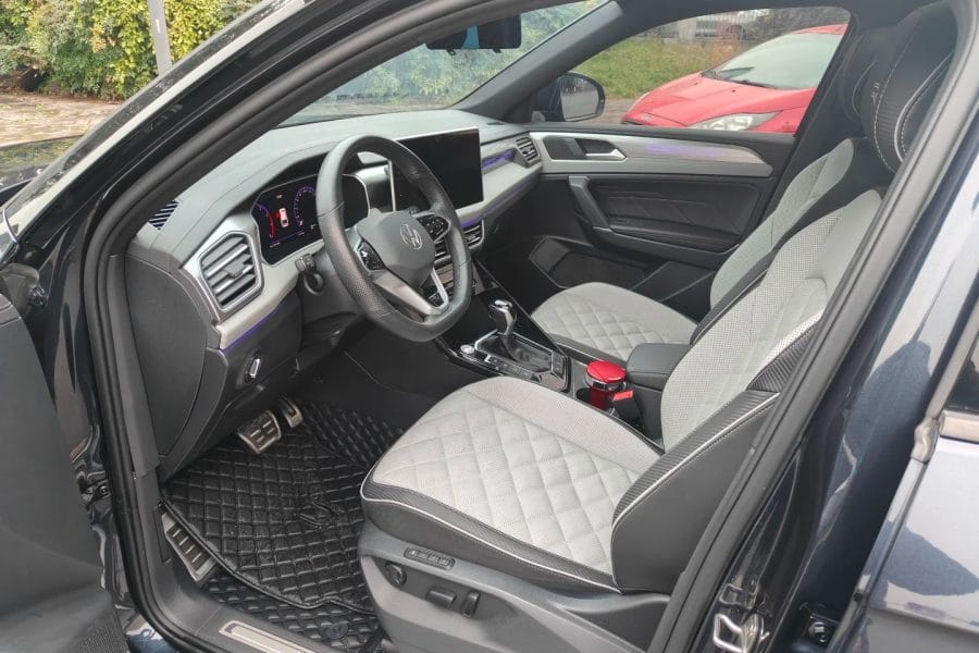 5-seat Volkswagen Passat（Within the city limits）