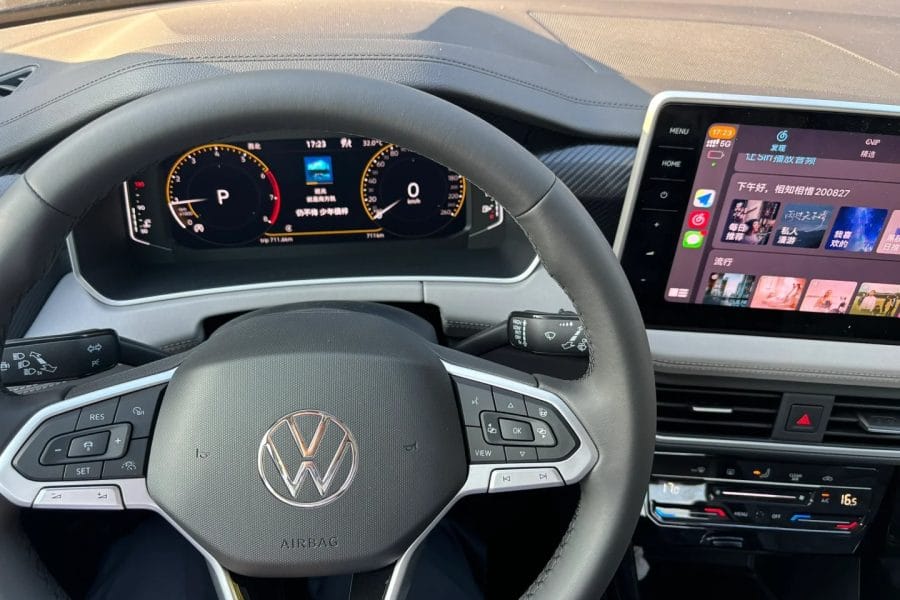 5-seat Volkswagen Passat（Within the city limits）