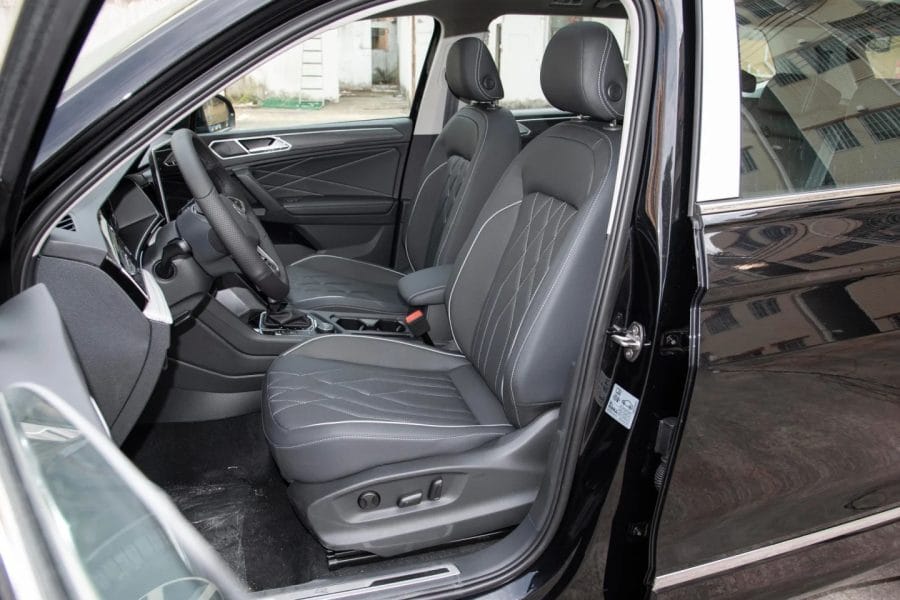 5-seat Volkswagen Passat（Within the city limits）