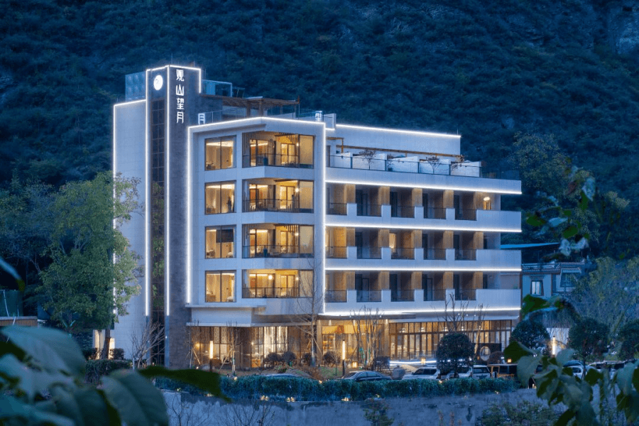 Bipenggou Mountain Watching Moon Hotel