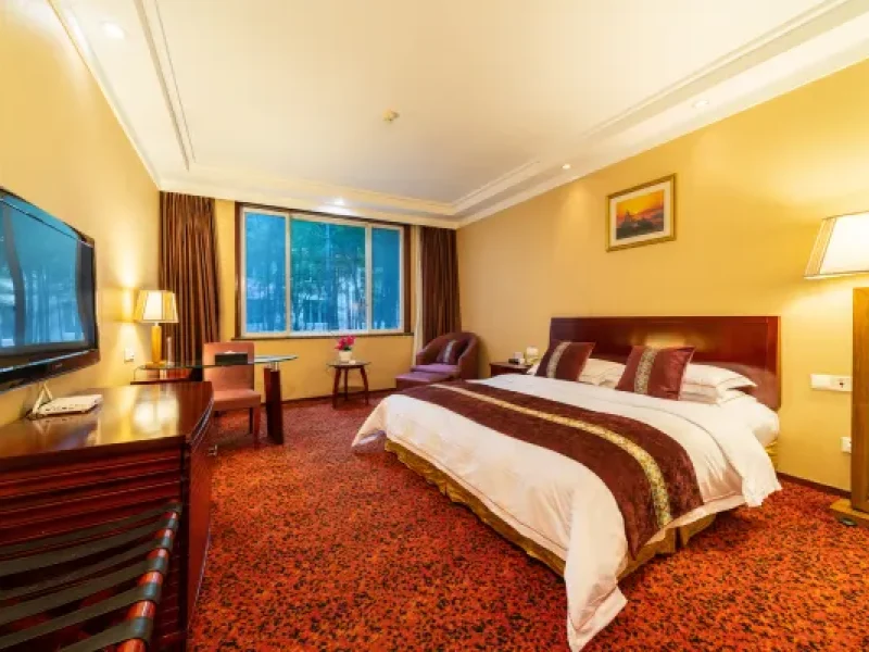 Building 5 Deluxe King Room