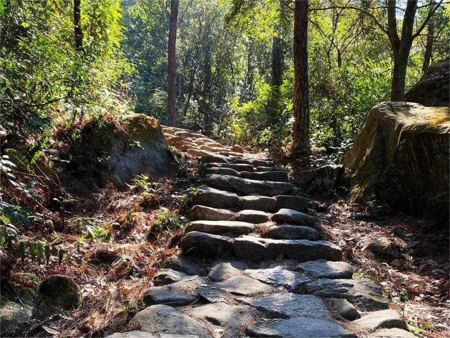 Ancient-Path-and-Pavilions-in-gushan-mountain Ancient-Path-and-Pavilions-in-gushan-mountain