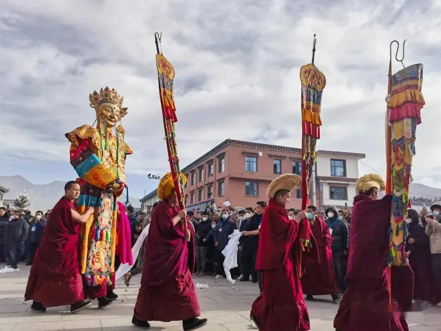 April-Saga-Dawa-Festival-in-labrang-monatery-jpg April-Saga-Dawa-Festival-in-labrang-monatery-jpg