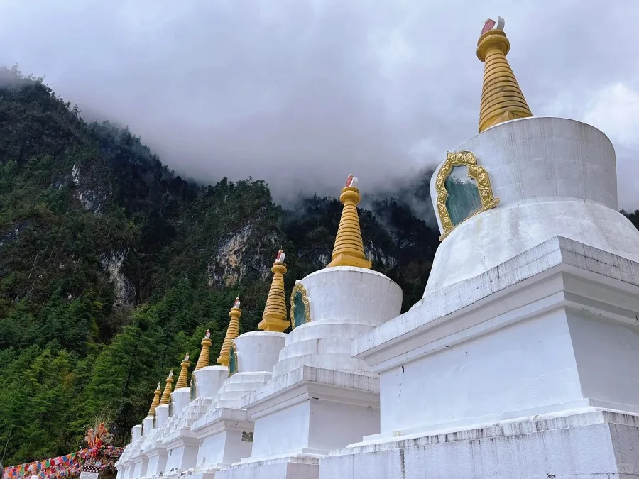 Baladayon-Stupas-in-balagezong-scenic-area-jpg Baladayon-Stupas-in-balagezong-scenic-area-jpg