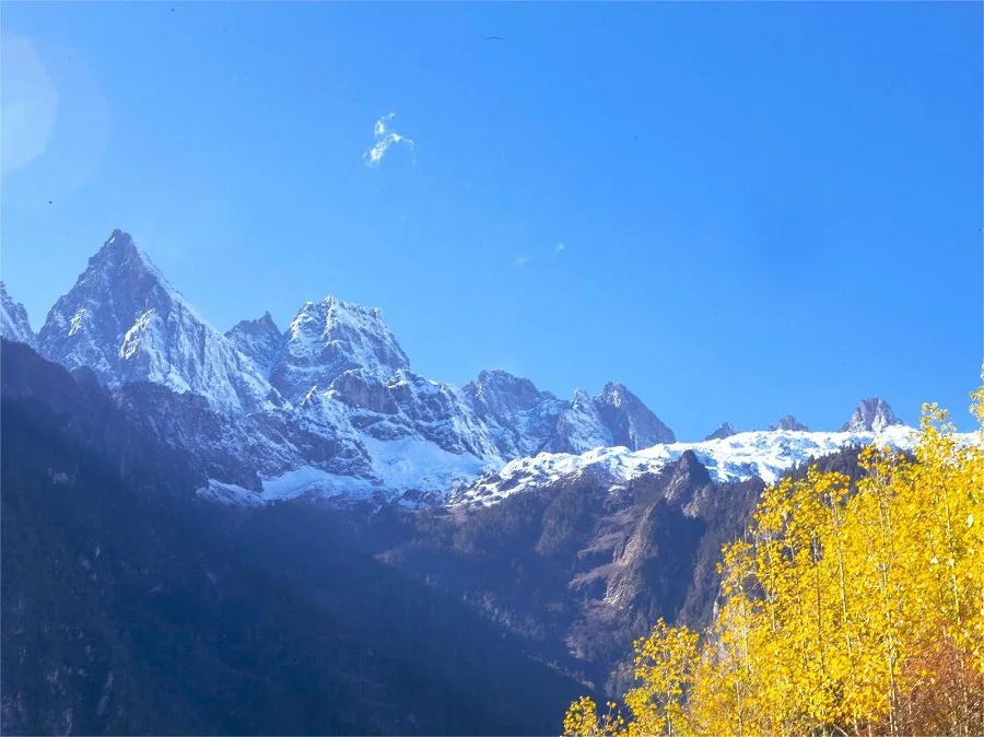 Balagezong-Snow-Mountain-in-the-scenic-area-jpg Balagezong-Snow-Mountain-in-the-scenic-area-jpg